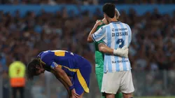 Marcos Di Cesare y Gabriel Arias festejan frente a Edinson Cavani desconsolado, la victoria por 2-0 de Racing sobre Boca en el Torneo Apertura 2025.