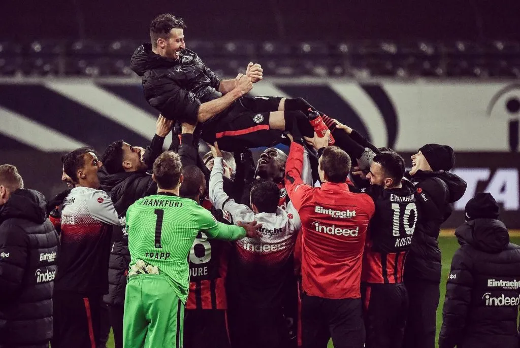 Capitán e ídolo del Frankfurt, se retiró para estar con su hijo. Foto IG.