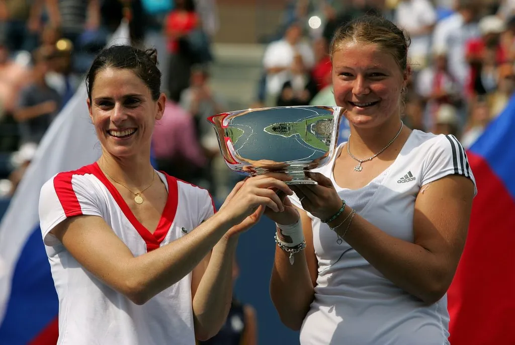 Nathalie Dechy y Dinara Safina tras ganar el US Open 2007 en dobles. (Foto: Getty).