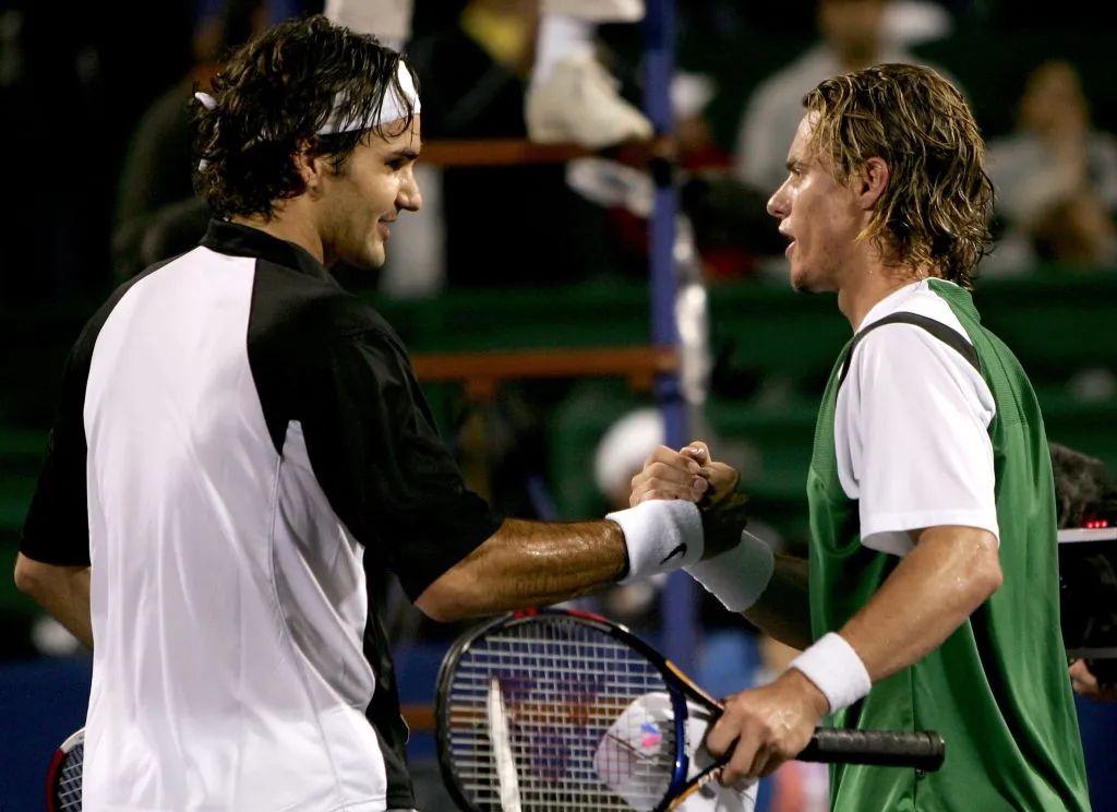 Hewitt junto a Federer, a quien considera el mejor tenista de la historia (Getty Images).