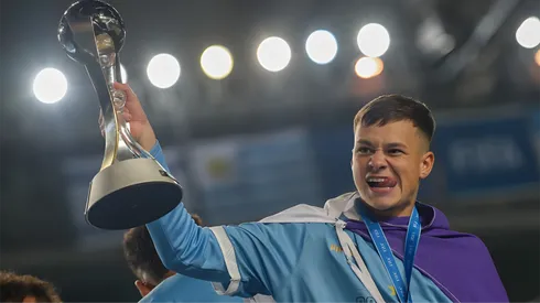 Fue campeón mundial Sub 20, Bielsa lo convocó en Uruguay, llegó hace días a Independiente y está listo para debutar ante River