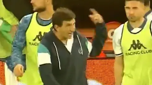 Los picantes gestos de Gustavo Costas a los hinchas de Boca tras el empate con Racing en La Bombonera