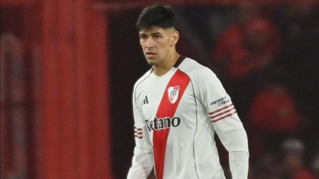 Lautaro Rivero, zaguero central de River, surgido de las divisiones inferiores.
