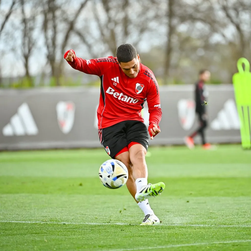 Juanfer Quintero podría ser titular ante Libertad. (Foto: Prensa River).