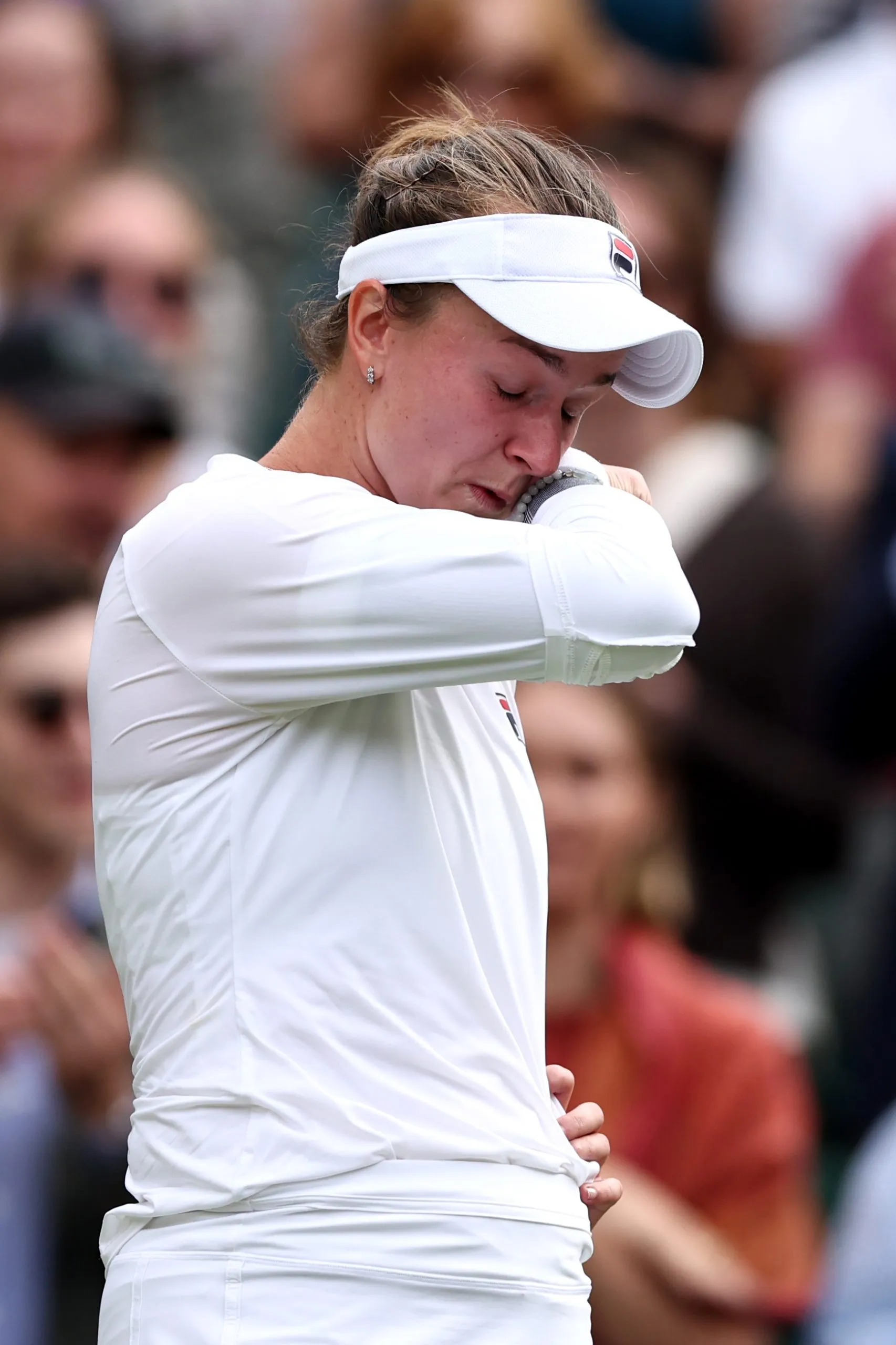 Krejcikova rompe en llanto en Wimbledon 2024 al recordar a Novotna. (Foto: Getty).