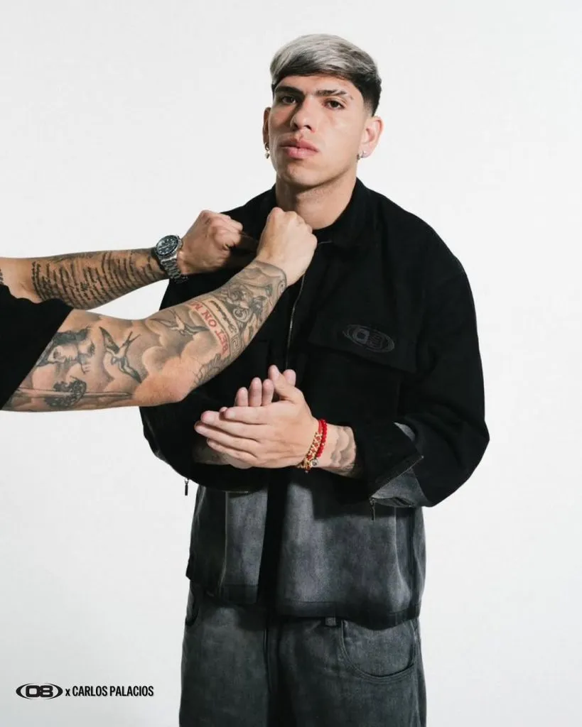Carlos Palacios, la nueva cara de una marca de indumentaria masculina (@08onasaez).