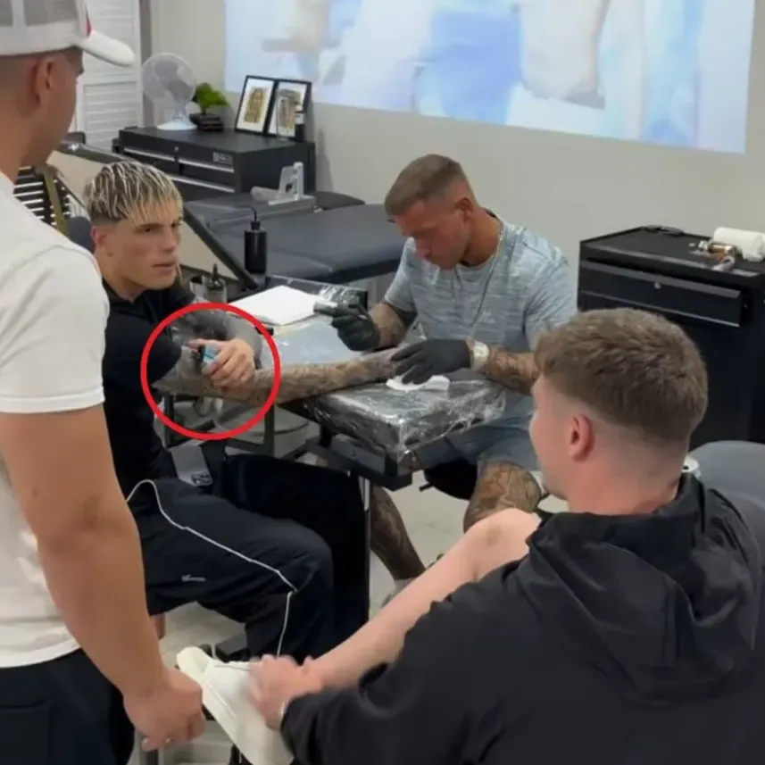 La foto viral de Alejandro Garnacho con un vapedor.