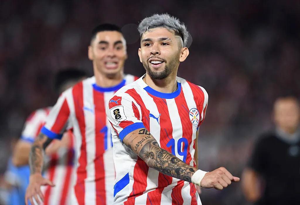 Sin lugar en Brighton, Enciso presiona por una salida.