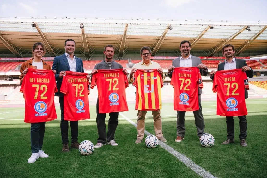 Frangulis, dueño de OutField, en el momento del acuerdo con Le Mans FC.