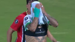 Erró dos penales y complicó a su equipo.