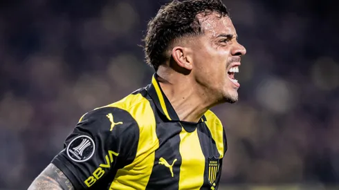 En un partido a pura fricción, Peñarol venció a Racing en la ida de los octavos de final de la Copa Libertadores