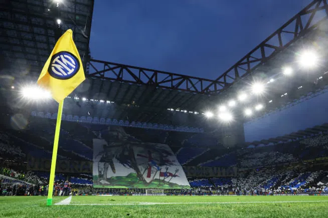 El estadio se conoce como Giuseppe Meazza cuando juega el Inter de local.