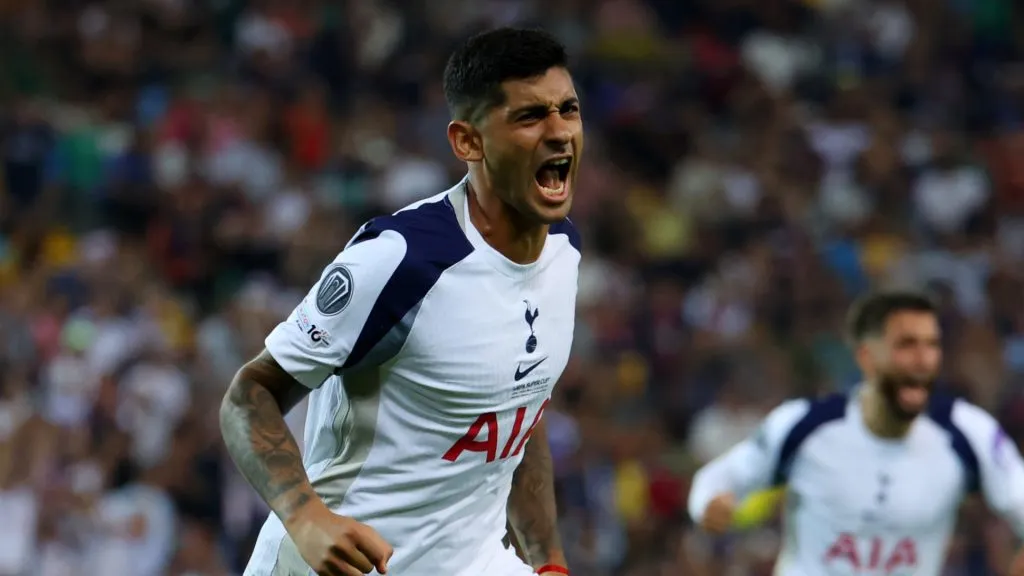 Cuti Romero, defensor de Tottenham.