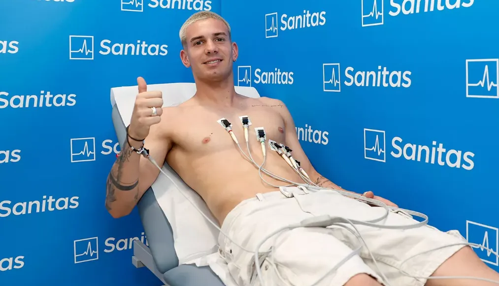 Franco Mastantuono se hizo la revisión médica. (Foto: Prensa Real Madrid).