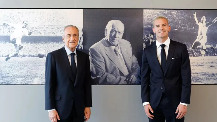 Florentino Pérez junto a Franco Mastantuono en su presentación en Real Madrid.