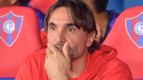 La furia de los hinchas de Cerro con Diego Martínez tras la derrota ante Estudiantes: "Es un burro"