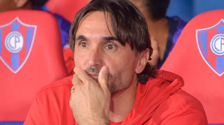 La furia de los hinchas de Cerro con Diego Martínez tras la derrota ante Estudiantes: "Es un burro"