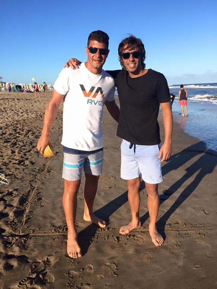 Con Battaglia, uno de sus grandes amigos del fútbol. Foto IG.