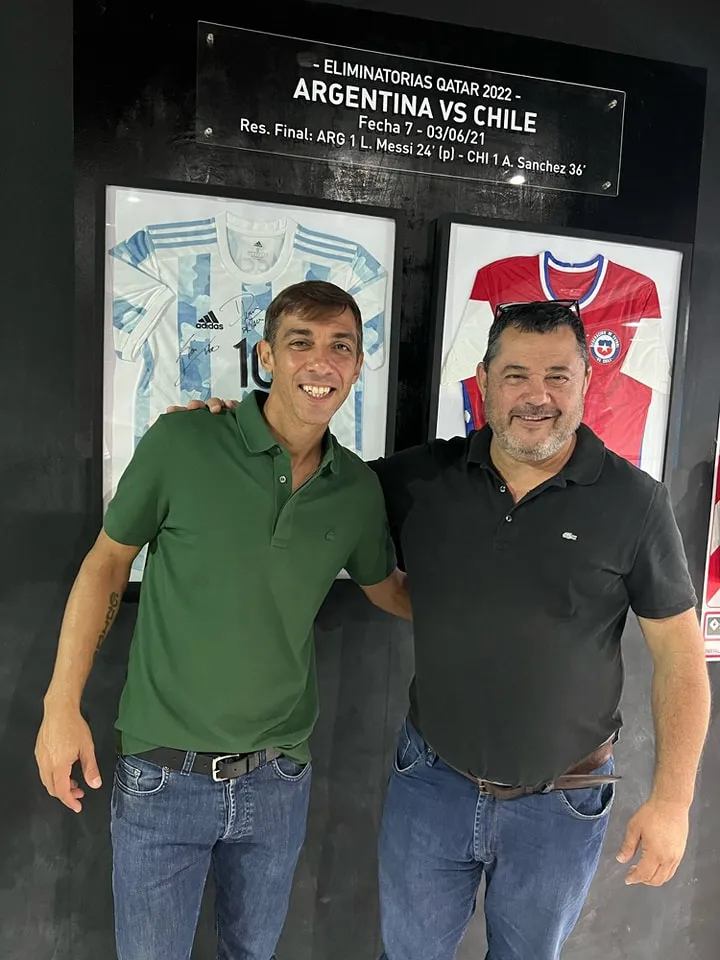 Recibiendo a las delegaciones en el estadio. Foto Gobierno Santiago.