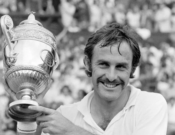 John Newcombe tras ganar Wimbledon 1971. (Foto: Getty).