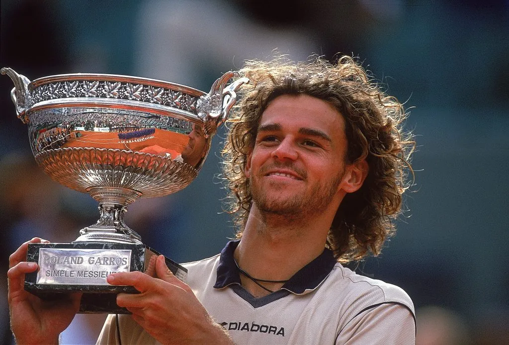 Guga Kuerten tras ganar Roland Garros 2000. (Foto: Getty).