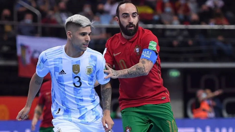 Ricardinho y Ángel Claudino, durante la final de la Copa del Mundo 2021 en Lituania. (Getty Images)