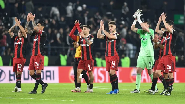 Los jugadores de River Plate, tras empatar ante Libertad de Paraguay en el encuentro de ida por los octavos de final de la Copa Libertadores 2025. (Getty Images)