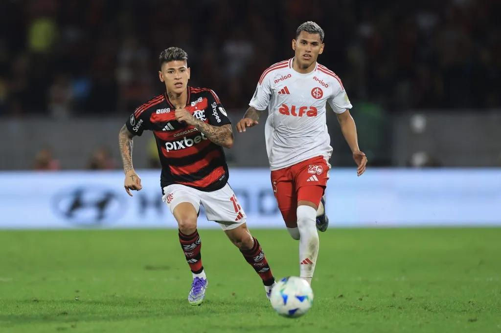 Jorge Carrascal, mediocampista ofensivo de Flamengo en el enfrentamiento ante Inter de Porto Alegre. (Getty Images)
