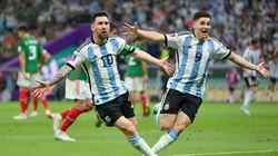 Lionel Messi y Julián Álvarez en la Selección Argentina durante la Copa del Mundo 2022.