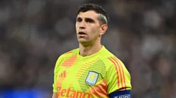 Dibu Martínez, ausente en el debut de Aston Villa ante Newcastle