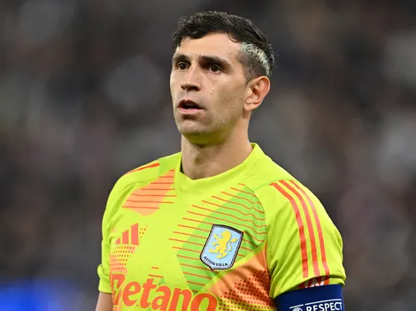 Dibu Martínez, ausente en el debut de Aston Villa ante Newcastle