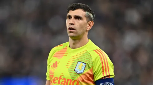 Dibu Martínez, ausente en el debut de Aston Villa ante Newcastle