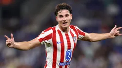 Julián Alvarez celebra su gol de tiro libre.