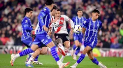 Sebastián Driussi al momento de su golazo en el encuentro entre River y Godoy Cruz.