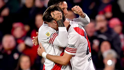 Driussi festeja su gol junto a Dadín.