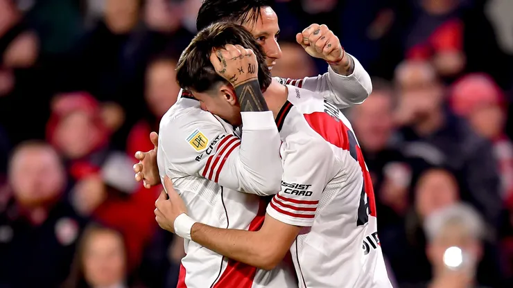 Driussi festeja su gol junto a Dadín.