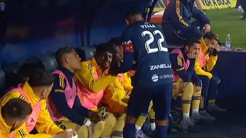 Villa saludó a los suplentes de Boca.