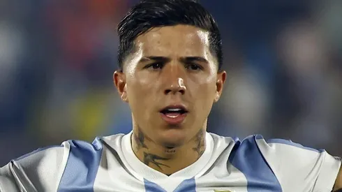 Enzo Fernández no pudo ser incluido por Lionel Scaloni en la prelista para los partidos con Venezuela y Ecuador porque fue expulsado contra Colombia.