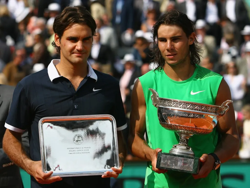Roger Federer y Rafael Nadal tras la final de Roland Garros 2008. (Foto: Getty).