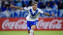 Carrizo festeja un gol de Vélez.