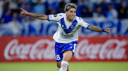 Carrizo festeja un gol de Vélez.