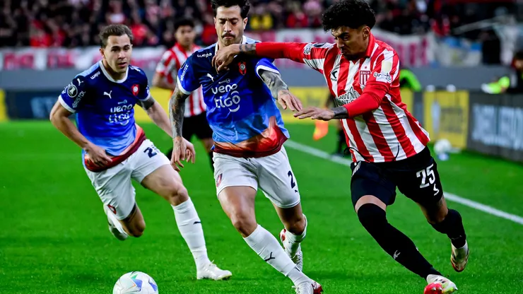 Estudiantes y Cerro Porteño se enfrentan en La Plata.