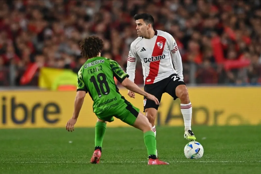 Marcos Acuña con pelota dominada. (Foto: Prensa River)