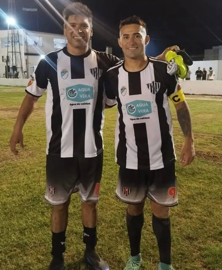 Con Bieler, jugando en Huracán de Vera. Foto IG.