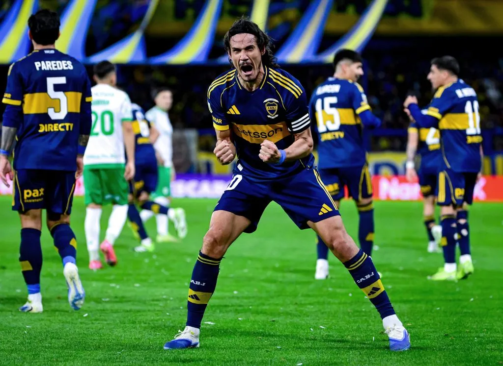 Edinson Cavani, celebrando su gol durante la victoria de Boca Juniors ante Banfield en La Bombonera, por el Torneo Clausura 2025. (Getty Images)