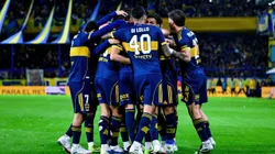 Los jugadores de Boca celebran el gol de Cavani ante Banfield.