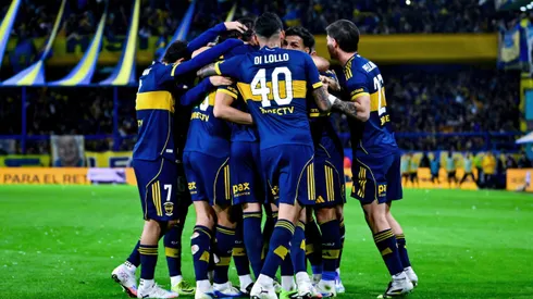 Los jugadores de Boca celebran el gol de Cavani ante Banfield.