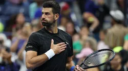 Novak Djokovic inició con victoria su camino en el US Open 2025