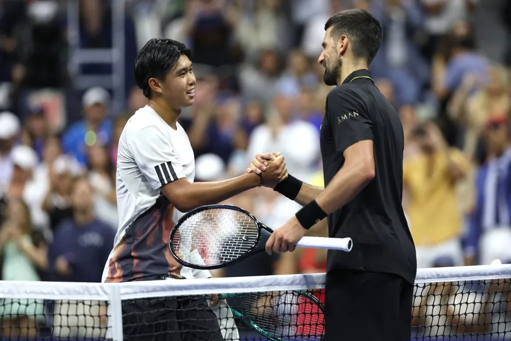 Learner Tien y Novak Djokovic. (Foto: Getty).
