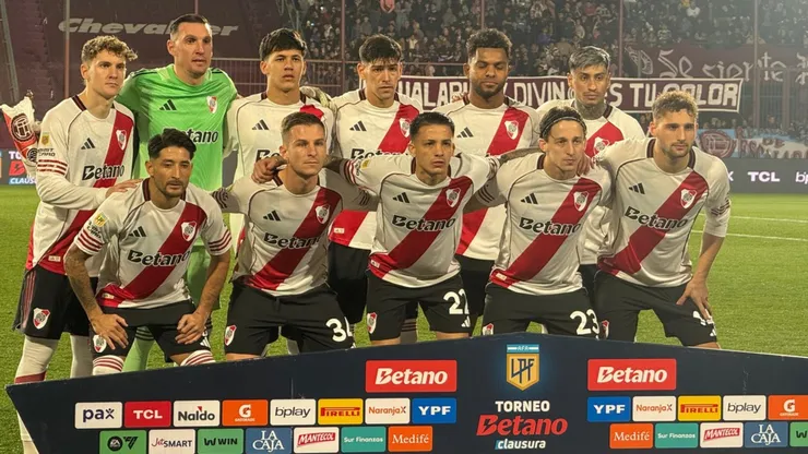 Los once titulares de River en Lanús.